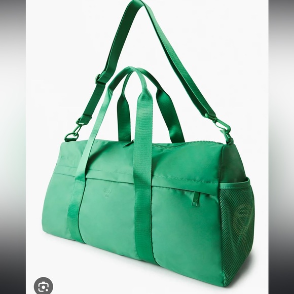 Aritzia practice duffle - Picture 3 of 6